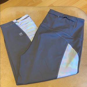VS Sport Capri leggings